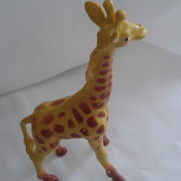 32 Rubber Animals - Picture 14 of 16